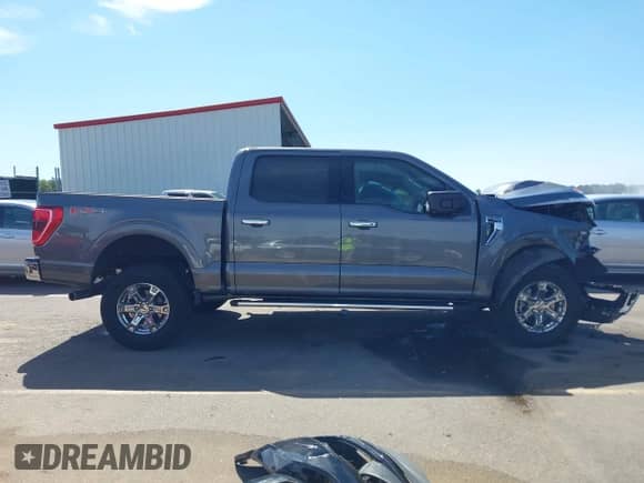 2023 Ford F-150 XL z VIN 1FTEW1EP1PKF55327, wystawiony jako IAAI lot #43167599 z przebiegiem 22 921 mil mil oraz . Historia ofert i sprzedaży dostępna na DreamBid. Obrazek 13.