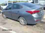 2018 Hyundai Accent SE z VIN 3KPC24A33JE024857, wystawiony jako IAAI lot #43279253 z przebiegiem 131 782 mil mil oraz . Historia ofert i sprzedaży dostępna na DreamBid. Obrazek 3.