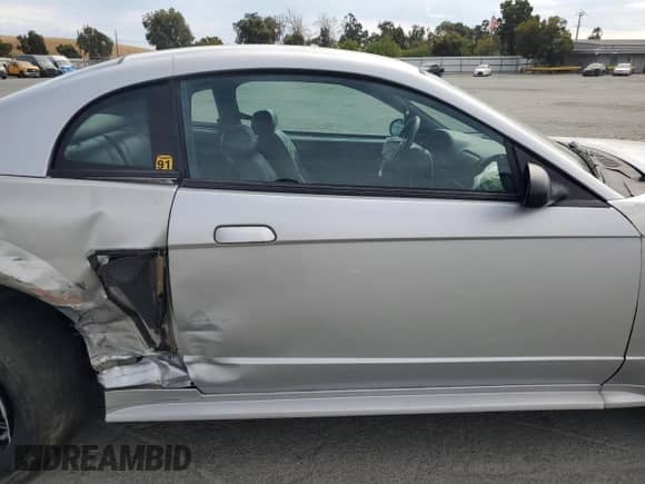 2001 Ford Mustang GT Deluxe с VIN 1FAFP42X81F229392, выставлен на аукционе Copart как лот 81474935 с пробегом 116 702 миль миль и Списание • Salvage title. История ставок и продаж доступна на DreamBid. Изображение 10.