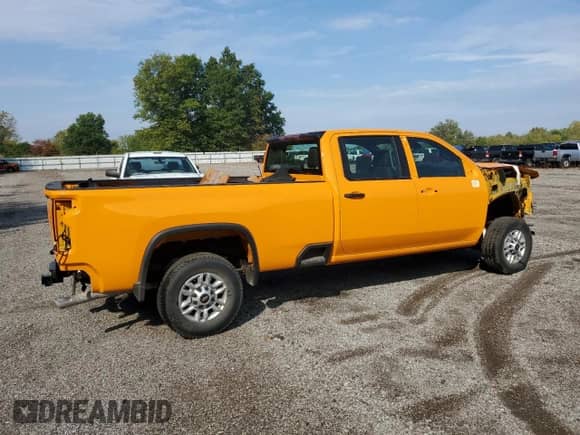2025 Chevrolet Silverado 2500HD with VIN 1GC1KLE75SF332294, listed as a Copart auction lot 80072225 with 1,623 mi miles and Salvage title. Bid and sale history available at DreamBid. Image 3.