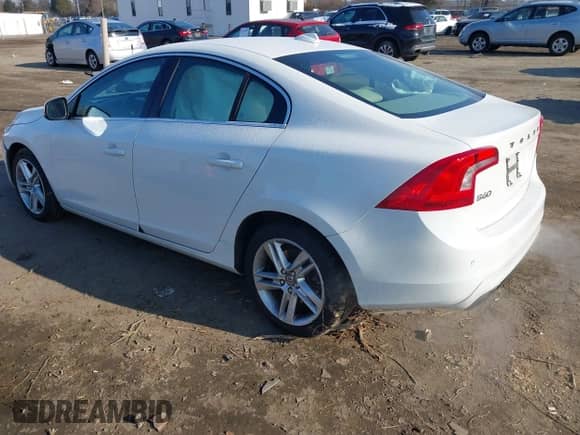 2015 Volvo S60 T5 Drive-E Premier with VIN YV140MFB1F2305578, listed as a IAAI auction lot 41417997 with 114,546 mi miles and . Bid and sale history available at DreamBid. Image 3.