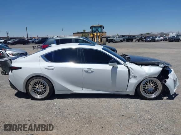 2023 Lexus IS 350 F Sport z VIN JTHGZ1B26P5071160, wystawiony jako IAAI lot #42513194 z przebiegiem 43 539 mil mil oraz . Historia ofert i sprzedaży dostępna na DreamBid. Obrazek 13.