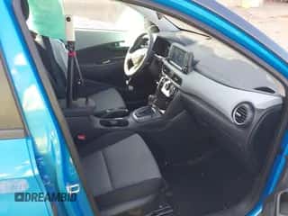 2019 Hyundai Kona SEL z VIN KM8K22AA8KU334273, wystawiony jako IAAI lot #43283136 z przebiegiem 45 774 mil mil oraz . Historia ofert i sprzedaży dostępna na DreamBid. Obrazek 5.