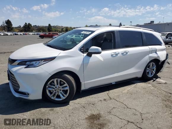 2024 Toyota Sienna Limited z VIN 5TDZRKEC2RS211061, wystawiony jako Copart lot #70225025 z przebiegiem 21 736 mil mil oraz Szkoda całkowita • Salvage title. Historia ofert i sprzedaży dostępna na DreamBid. Obrazek 1.