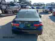 2021 Toyota Camry SE Nightshade z VIN 4T1G11AKXMU405598, wystawiony jako IAAI lot #43286695 z przebiegiem 59 916 mil mil oraz . Historia ofert i sprzedaży dostępna na DreamBid. Obrazek 17.