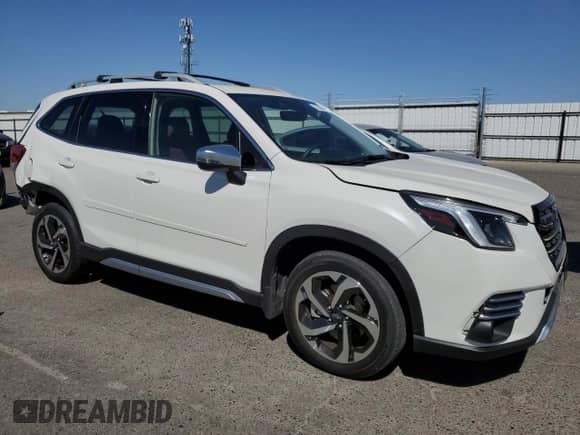 2022 Subaru Forester Touring with VIN JF2SKARC9NH424034, listed as a Copart auction lot 69444955 with 27,436 mi miles and Salvage title. Bid and sale history available at DreamBid. Image 4.