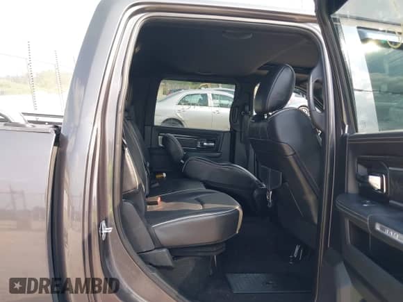 2016 Ram 1500 Longhorn z VIN 1C6RR7PT4GS390113, wystawiony jako IAAI lot #42881926 z przebiegiem Nie podano mil oraz . Historia ofert i sprzedaży dostępna na DreamBid. Obrazek 8.