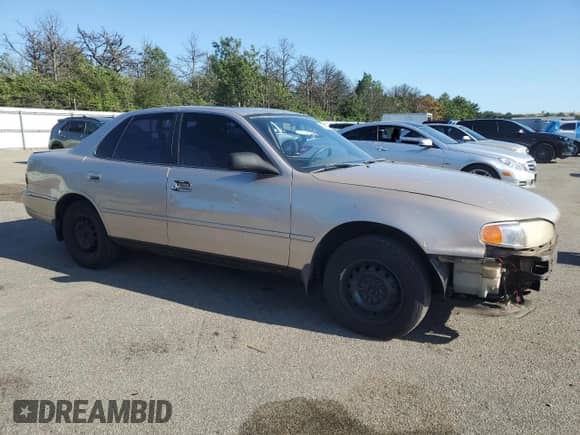 1996 Toyota Camry DX z VIN 4T1BG12K1TU751173, wystawiony jako Copart lot #69909135 z przebiegiem 134 247 mil mil oraz Szkoda całkowita • Salvage title. Historia ofert i sprzedaży dostępna na DreamBid. Obrazek 4.