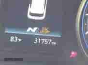 2022 Hyundai Veloster z VIN KMHT36AH5NU015388, wystawiony jako IAAI lot #42492097 z przebiegiem 31 757 mil mil oraz . Historia ofert i sprzedaży dostępna na DreamBid. Obrazek 15.