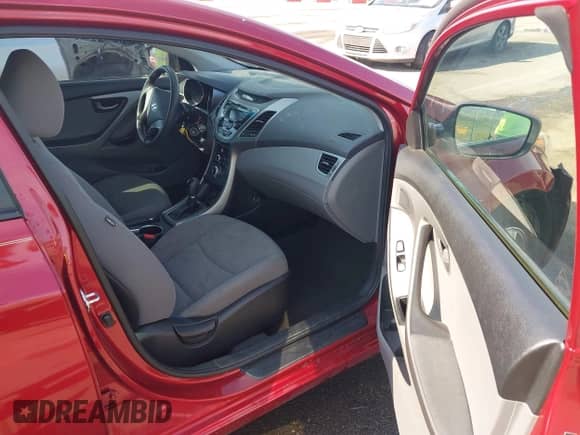 2015 Hyundai Elantra SE z VIN 5NPDH4AE9FH582283, wystawiony jako IAAI lot #43223921 z przebiegiem 144 361 mil mil oraz . Historia ofert i sprzedaży dostępna na DreamBid. Obrazek 5.