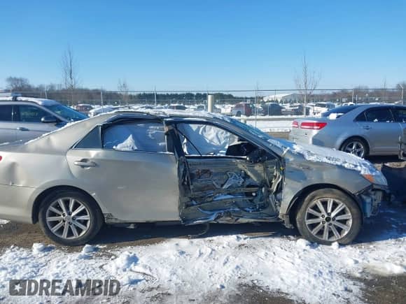 2014 Toyota Camry SE with VIN 4T1BK1FK6EU026342, listed as a IAAI auction lot 41246628 with 142,586 mi miles and . Bid and sale history available at DreamBid. Image 13.