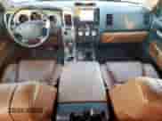 2011 Toyota Tundra Limited z VIN 5TFBY5F19BX202635, wystawiony jako Copart lot #90640075 z przebiegiem 151 787 mil mil oraz Czysty tytuł • Clean title. Historia ofert i sprzedaży dostępna na DreamBid. Obrazek 8.