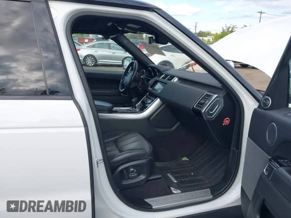 2017 Land Rover Range Rover Sport HSE z VIN SALWR2FV8HA682316, wystawiony jako IAAI lot #43307672 z przebiegiem 94 512 mil mil oraz . Historia ofert i sprzedaży dostępna na DreamBid. Obrazek 5.