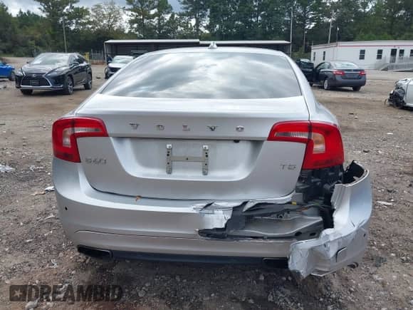 2015 Volvo S60 T5 Drive-E Premier z VIN YV126MFK4F1343110, wystawiony jako IAAI lot #43292498 z przebiegiem 59 841 mil mil oraz . Historia ofert i sprzedaży dostępna na DreamBid. Obrazek 16.