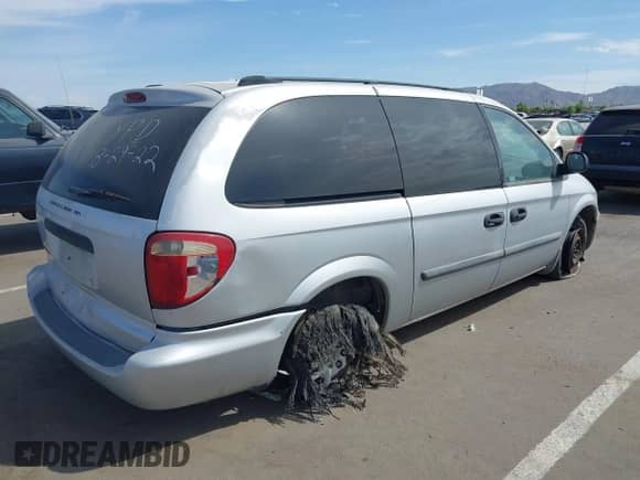 2005 Dodge Caravan SE with VIN 1D4GP24R55B422455, listed as a IAAI auction lot 43250300 with Not provided miles and . Bid and sale history available at DreamBid. Image 4.