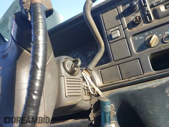 1995 Chevrolet Silverado 2500 с VIN 1GCFC24KXSZ235027, выставлен на аукционе IAAI как лот 41618945 с пробегом 263 798 миль миль и . История ставок и продаж доступна на DreamBid. Изображение 11.