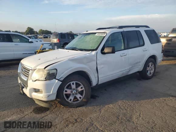2010 Ford Explorer z VIN 1FMEU7D87AUA09772, wystawiony jako Copart lot #84935835 z przebiegiem 68 663 mil mil oraz Szkoda całkowita • Salvage title. Historia ofert i sprzedaży dostępna na DreamBid. Obrazek 1.