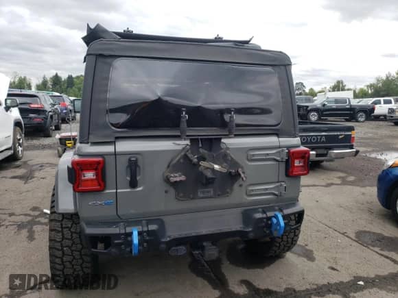 2022 Jeep Wrangler Unlimited Sahara z VIN 1C4JJXP68NW205266, wystawiony jako Copart lot #66674665 z przebiegiem 37 741 mil mil oraz Szkoda całkowita • Salvage title. Historia ofert i sprzedaży dostępna na DreamBid. Obrazek 6.