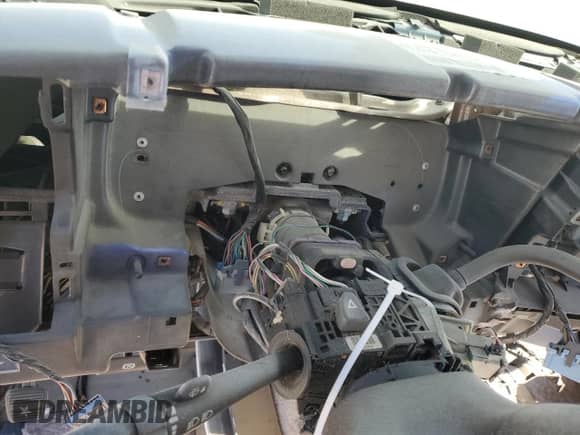 2003 Chevrolet Silverado SS с VIN 2GCEK19N531325806, выставлен на аукционе Copart как лот 72250174 с пробегом Не указан миль и На запчасти • Non repairable. История ставок и продаж доступна на DreamBid. Изображение 9.