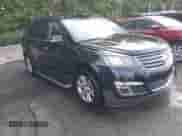 2014 Chevrolet Traverse LT z VIN 1GNKRHKD4EJ105842, wystawiony jako IAAI lot #42473340 z przebiegiem 227 954 mil mil oraz . Historia ofert i sprzedaży dostępna na DreamBid. Obrazek 1.