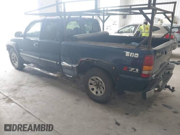 2002 Chevrolet Silverado 1500 LS with VIN 2GCEK19T021235251, listed as a IAAI auction lot 43213628 with Not provided miles and . Bid and sale history available at DreamBid. Image 3.