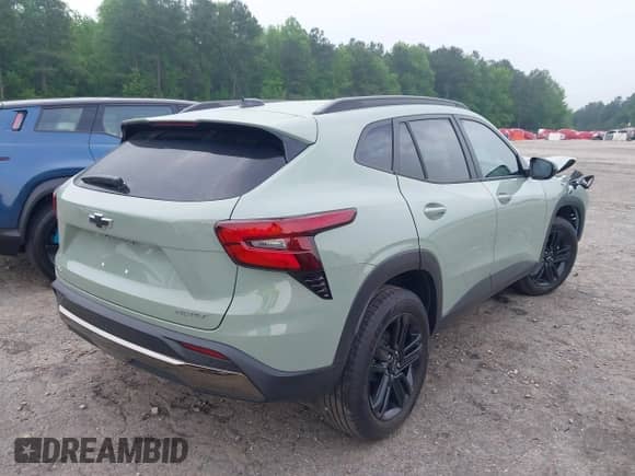 2025 Chevrolet Trax ACTIV z VIN KL77LKEP9SC126850, wystawiony jako IAAI lot #42187814 z przebiegiem 6 854 mil mil oraz . Historia ofert i sprzedaży dostępna na DreamBid. Obrazek 4.