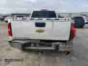 2008 Chevrolet Silverado 3500HD SRW Work Truck z VIN 1GCHC33K48F100412, wystawiony jako Copart lot #44030635 z przebiegiem 275 913 mil mil oraz Szkoda całkowita • Salvage title. Historia ofert i sprzedaży dostępna na DreamBid. Obrazek 6.
