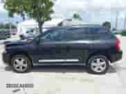 2010 Jeep Compass Sport z VIN 1J4NT1FBXAD621214, wystawiony jako IAAI lot #42227325 z przebiegiem 68 910 mil mil oraz . Historia ofert i sprzedaży dostępna na DreamBid. Obrazek 14.