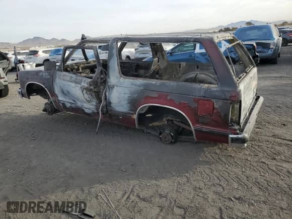 1988 Chevrolet Blazer с VIN 1GNCS18R1J8161967, выставлен на аукционе Copart как лот 63704515 с пробегом Не указан миль и На запчасти • Non repairable. История ставок и продаж доступна на DreamBid. Изображение 2.