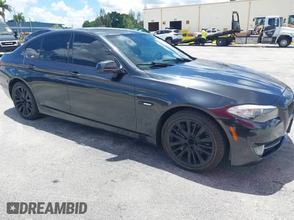 2011 BMW 5 Series 550i с VIN WBAFR9C53BC618293, выставлен на аукционе IAAI как лот 42977079 с пробегом 141 268 миль миль и . История ставок и продаж доступна на DreamBid. Изображение 1.