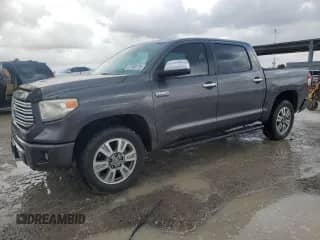 2017 Toyota Tundra Platinum с VIN 5TFAW5F1XHX600172, выставлен на аукционе Copart как лот 81999115 с пробегом 305 701 миль миль и Чистый • Clean title. История ставок и продаж доступна на DreamBid. Изображение 1.