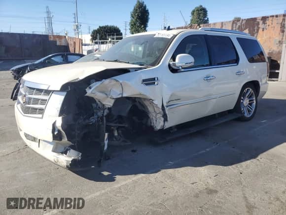 2014 Cadillac Escalade Premium с VIN 1GYS3CEF6ER187689, выставлен на аукционе Copart как лот 80765134 с пробегом 114 012 миль миль и Списание • Salvage title. История ставок и продаж доступна на DreamBid. Изображение 1.