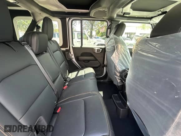 2024 Jeep Wrangler Sahara с VIN 1C4PJXEN2RW223093, выставлен на аукционе Copart как лот 67321455 с пробегом 25 миль миль и Чистый • Clean title. История ставок и продаж доступна на DreamBid. Изображение 6.