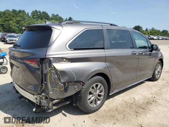 2021 Toyota Sienna XLE with VIN 5TDJSKFCXMS031657, listed as a Copart auction lot 68491125 with 51,311 mi miles and Salvage title. Bid and sale history available at DreamBid. Image 3.
