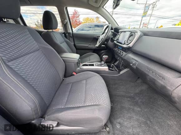 2023 Toyota Tacoma SR с VIN 3TMCZ5AN5PM600532, выставлен на аукционе Copart как лот 91505205 с пробегом 10 826 миль миль и Чистый • Clean title. История ставок и продаж доступна на DreamBid. Изображение 5.