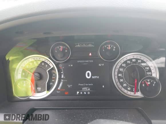 2018 Ram 1500 Big Horn z VIN 1C6RR7LT8JS158725, wystawiony jako IAAI lot #43053175 z przebiegiem 77 773 mil mil oraz . Historia ofert i sprzedaży dostępna na DreamBid. Obrazek 7.