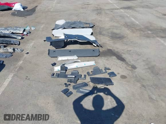 2020 Toyota Sienna SE z VIN 5TDXZ3DC8LS053685, wystawiony jako IAAI lot #42304380 z przebiegiem 40 812 mil mil oraz . Historia ofert i sprzedaży dostępna na DreamBid. Obrazek 19.