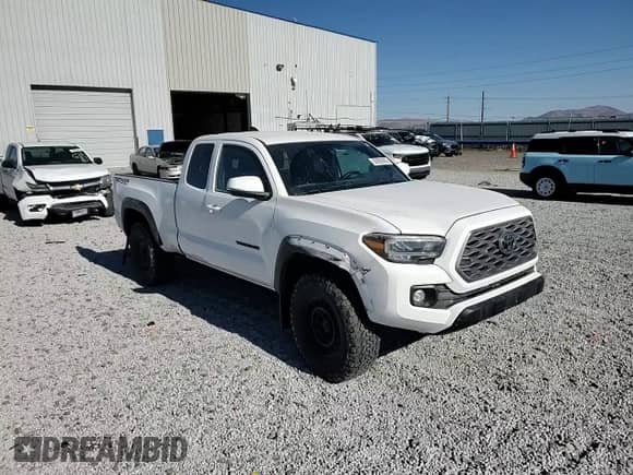 2022 Toyota Tacoma SR z VIN 3TYSZ5ANXNT090384, wystawiony jako Copart lot #80906685 z przebiegiem Nie podano mil oraz Szkoda całkowita • Salvage title. Historia ofert i sprzedaży dostępna na DreamBid. Obrazek 14.