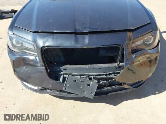 2015 Chrysler 300 S с VIN 2C3CCABG9FH922537, выставлен на аукционе IAAI как лот 43510505 с пробегом 123 960 миль миль и . История ставок и продаж доступна на DreamBid. Изображение 6.