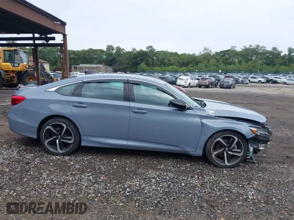 2022 Honda Accord Sport z VIN 1HGCV1F38NA021445, wystawiony jako IAAI lot #43277130 z przebiegiem 48 976 mil mil oraz . Historia ofert i sprzedaży dostępna na DreamBid. Obrazek 14.