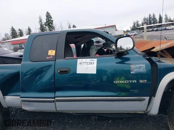 1997 Dodge Dakota z VIN 1B7GG23X9VS242604, wystawiony jako IAAI lot #41772203 z przebiegiem Nie podano mil oraz . Historia ofert i sprzedaży dostępna na DreamBid. Obrazek 12.