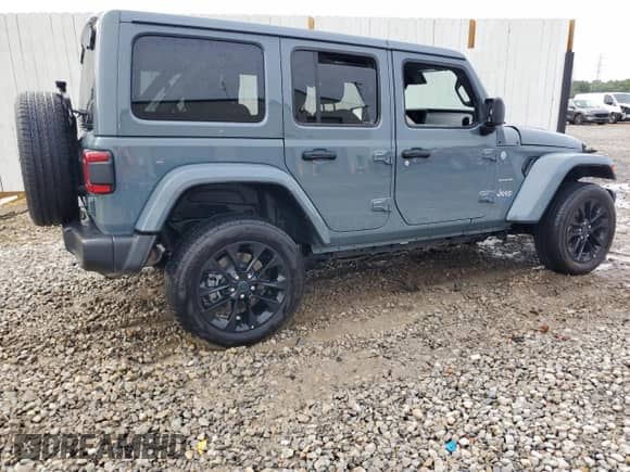 2024 Jeep Wrangler Sahara with VIN 1C4RJXP60RW270265, listed as a Copart auction lot 85717085 with 29,088 mi miles and Clean title. Bid and sale history available at DreamBid. Image 3.