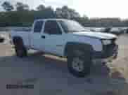 2003 Chevrolet Silverado 2500HD LT z VIN 1GCHK29G83E125196, wystawiony jako Copart lot #55274115 z przebiegiem 307 475 mil mil oraz Szkoda całkowita • Salvage title. Historia ofert i sprzedaży dostępna na DreamBid. Obrazek 4.