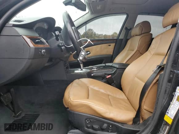 2008 BMW 5 Series 528xi z VIN WBANV13518CZ56499, wystawiony jako Copart lot #86325735 z przebiegiem 198 145 mil mil oraz Szkoda całkowita • Salvage title. Historia ofert i sprzedaży dostępna na DreamBid. Obrazek 7.