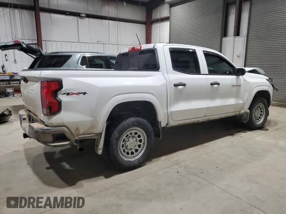 2023 Chevrolet Colorado 4WD Work Truck z VIN 1GCPTBEK0P1179866, wystawiony jako Copart lot #48662935 z przebiegiem 68 125 mil mil oraz Szkoda całkowita • Salvage title. Historia ofert i sprzedaży dostępna na DreamBid. Obrazek 3.