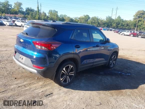 2021 Chevrolet TrailBlazer LT z VIN KL79MRSL2MB118002, wystawiony jako IAAI lot #43358433 z przebiegiem 71 222 mil mil oraz . Historia ofert i sprzedaży dostępna na DreamBid. Obrazek 4.