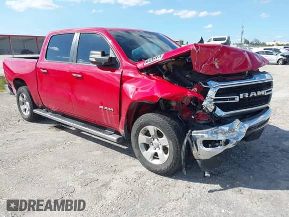 2020 Ram 1500 Lone Star z VIN 1C6RREFM3LN289359, wystawiony jako IAAI lot #43193394 z przebiegiem 116 790 mil mil oraz . Historia ofert i sprzedaży dostępna na DreamBid. Obrazek 1.