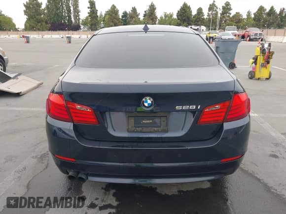 2012 BMW 5 Series 528i xDrive с VIN WBAXH5C59CDW04734, выставлен на аукционе IAAI как лот 42665718 с пробегом 133 546 миль миль и . История ставок и продаж доступна на DreamBid. Изображение 17.