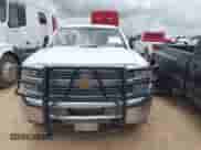 2018 Chevrolet Silverado 2500HD Work Truck z VIN 1GC1CUEG7JF125438, wystawiony jako IAAI lot #42549199 z przebiegiem 301 899 mil mil oraz . Historia ofert i sprzedaży dostępna na DreamBid. Obrazek 10.