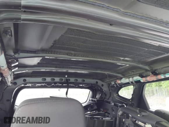 2020 Chevrolet Blazer LT z VIN 3GNKBHRS0LS660047, wystawiony jako IAAI lot #42387861 z przebiegiem 53 563 mil mil oraz . Historia ofert i sprzedaży dostępna na DreamBid. Obrazek 14.